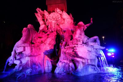 Fontana di piazza Navona illuminata per il World Cancer Day